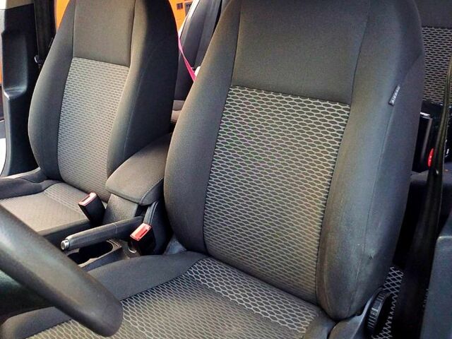 Сірий Фольксваген Гольф, об'ємом двигуна 1.6 л та пробігом 239 тис. км за 7500 $, фото 4 на Automoto.ua