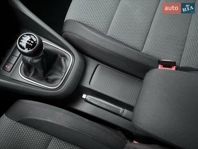 Серый Фольксваген Гольф, объемом двигателя 1.6 л и пробегом 248 тыс. км за 8099 $, фото 47 на Automoto.ua