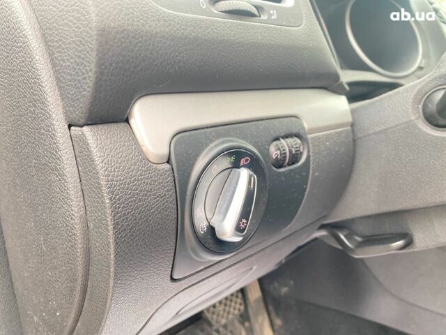 Серый Фольксваген Гольф, объемом двигателя 1.6 л и пробегом 249 тыс. км за 9240 $, фото 22 на Automoto.ua