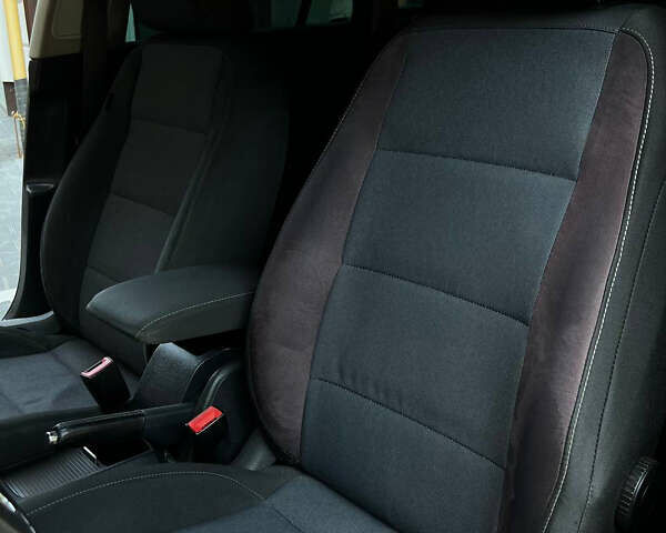 Серый Фольксваген Гольф, объемом двигателя 1.6 л и пробегом 318 тыс. км за 7700 $, фото 19 на Automoto.ua