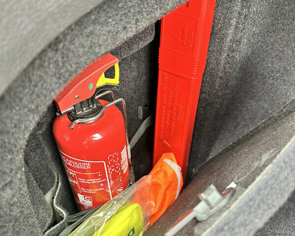 Сірий Фольксваген Гольф, об'ємом двигуна 1.6 л та пробігом 159 тис. км за 9950 $, фото 27 на Automoto.ua