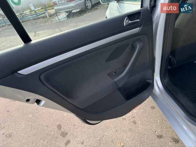 Сірий Фольксваген Гольф, об'ємом двигуна 1.6 л та пробігом 225 тис. км за 8350 $, фото 41 на Automoto.ua
