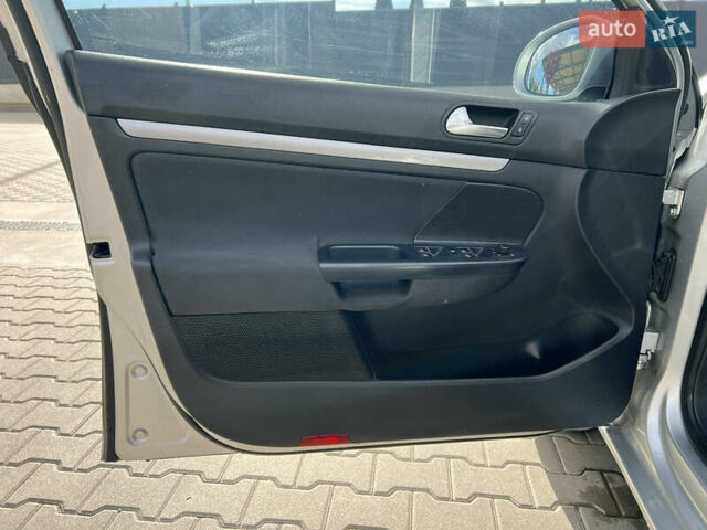 Сірий Фольксваген Гольф, об'ємом двигуна 1.6 л та пробігом 270 тис. км за 7950 $, фото 24 на Automoto.ua