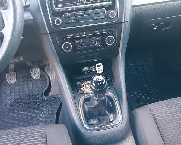 Серый Фольксваген Гольф, объемом двигателя 1.6 л и пробегом 274 тыс. км за 6700 $, фото 4 на Automoto.ua