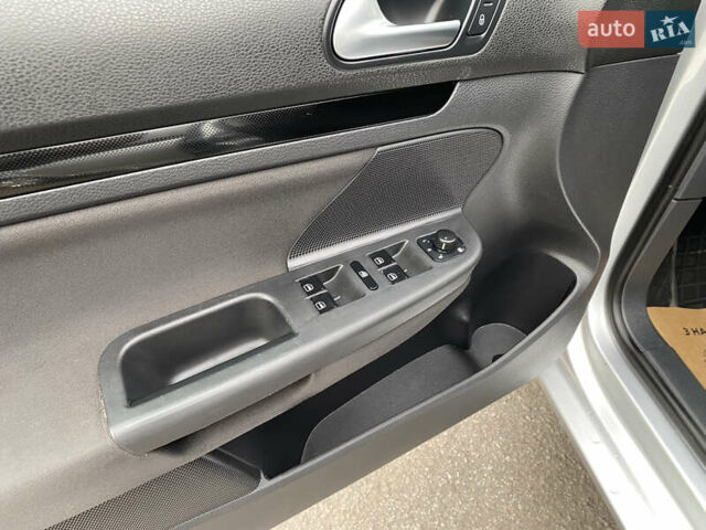 Серый Фольксваген Гольф, объемом двигателя 1.97 л и пробегом 232 тыс. км за 8600 $, фото 12 на Automoto.ua