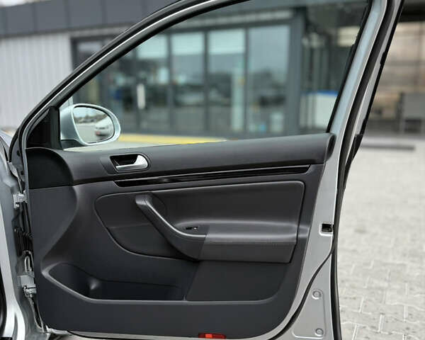 Серый Фольксваген Гольф, объемом двигателя 1.4 л и пробегом 196 тыс. км за 7800 $, фото 65 на Automoto.ua