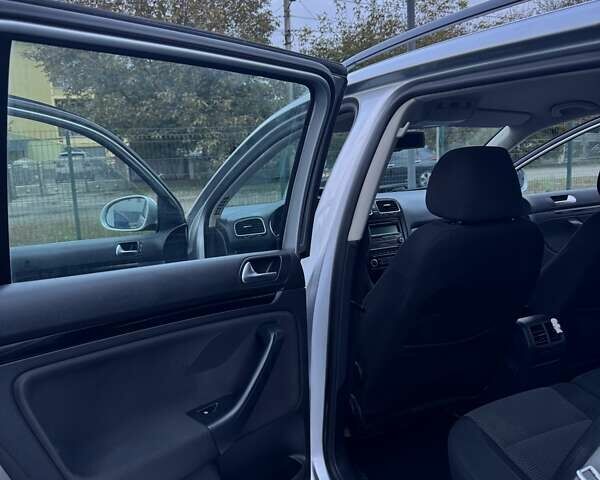 Сірий Фольксваген Гольф, об'ємом двигуна 1.6 л та пробігом 264 тис. км за 7800 $, фото 22 на Automoto.ua