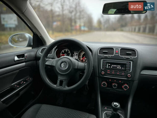 Серый Фольксваген Гольф, объемом двигателя 1.6 л и пробегом 230 тыс. км за 7400 $, фото 8 на Automoto.ua