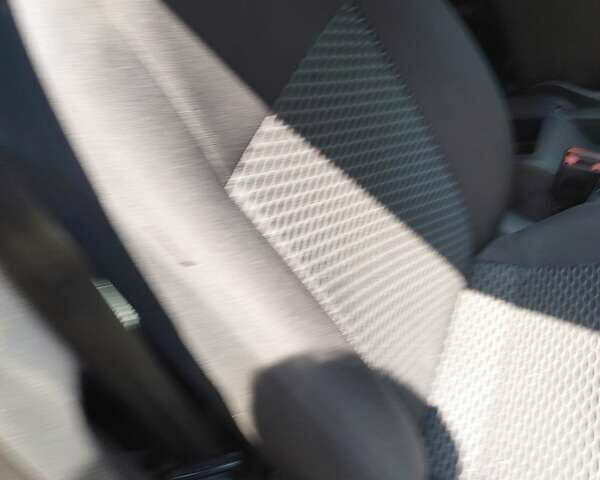 Сірий Фольксваген Гольф, об'ємом двигуна 1.6 л та пробігом 292 тис. км за 7200 $, фото 5 на Automoto.ua