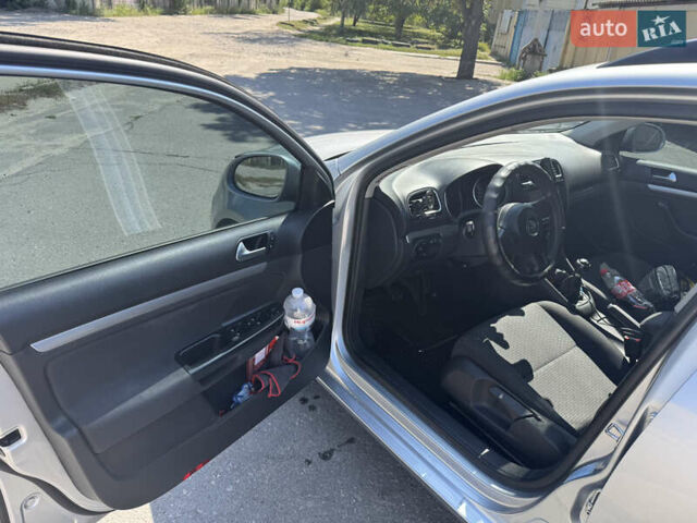 Серый Фольксваген Гольф, объемом двигателя 1.6 л и пробегом 202 тыс. км за 9000 $, фото 7 на Automoto.ua