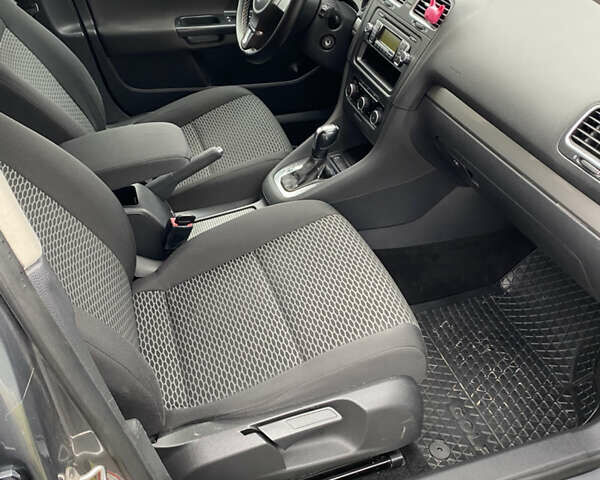 Серый Фольксваген Гольф, объемом двигателя 1.6 л и пробегом 262 тыс. км за 7400 $, фото 7 на Automoto.ua