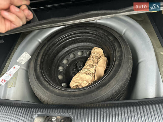 Серый Фольксваген Гольф, объемом двигателя 1.6 л и пробегом 230 тыс. км за 7400 $, фото 22 на Automoto.ua