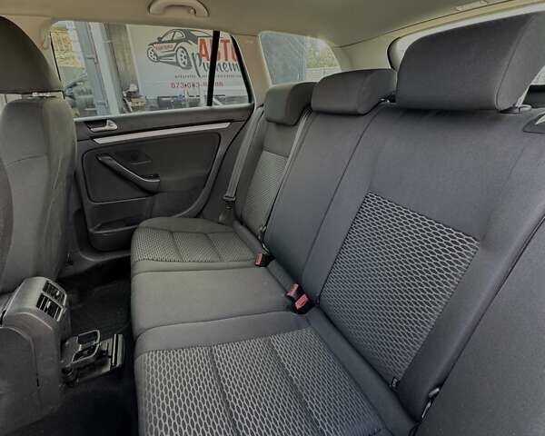 Серый Фольксваген Гольф, объемом двигателя 1.6 л и пробегом 276 тыс. км за 7600 $, фото 9 на Automoto.ua