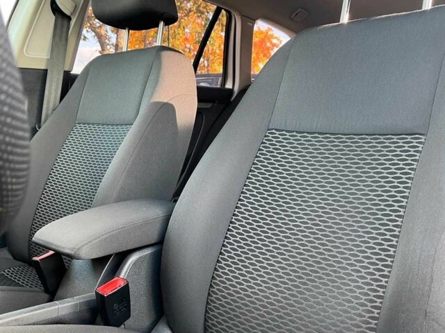 Серый Фольксваген Гольф, объемом двигателя 1.6 л и пробегом 255 тыс. км за 7500 $, фото 19 на Automoto.ua