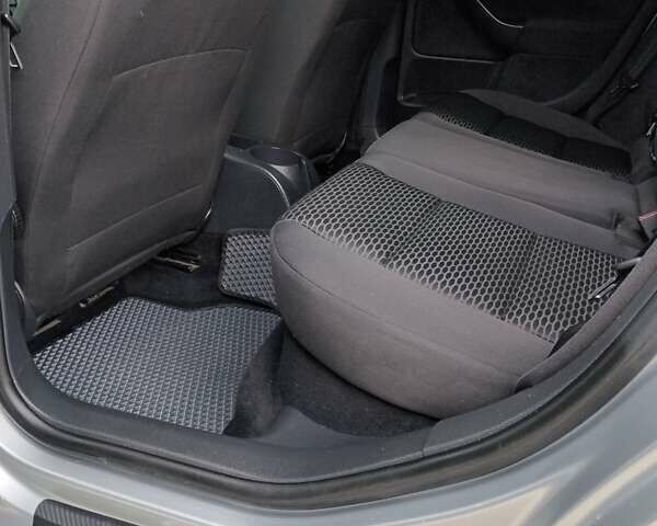 Сірий Фольксваген Гольф, об'ємом двигуна 1.6 л та пробігом 257 тис. км за 7600 $, фото 8 на Automoto.ua