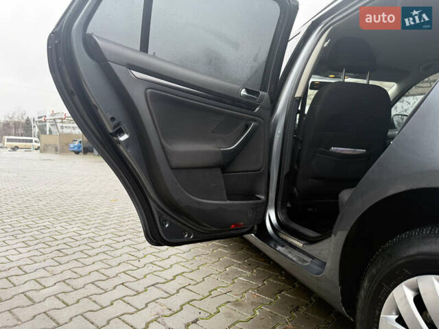 Серый Фольксваген Гольф, объемом двигателя 1.6 л и пробегом 272 тыс. км за 7500 $, фото 18 на Automoto.ua