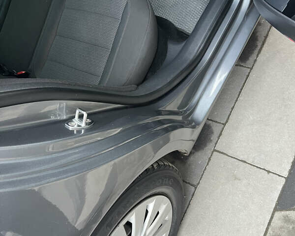 Серый Фольксваген Гольф, объемом двигателя 1.6 л и пробегом 282 тыс. км за 7300 $, фото 12 на Automoto.ua