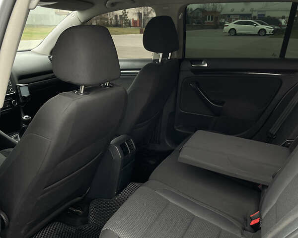 Серый Фольксваген Гольф, объемом двигателя 1.6 л и пробегом 280 тыс. км за 6000 $, фото 11 на Automoto.ua