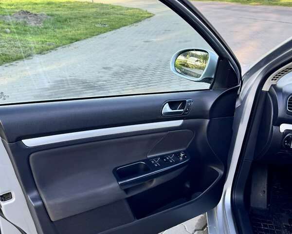 Серый Фольксваген Гольф, объемом двигателя 1.39 л и пробегом 171 тыс. км за 6299 $, фото 26 на Automoto.ua