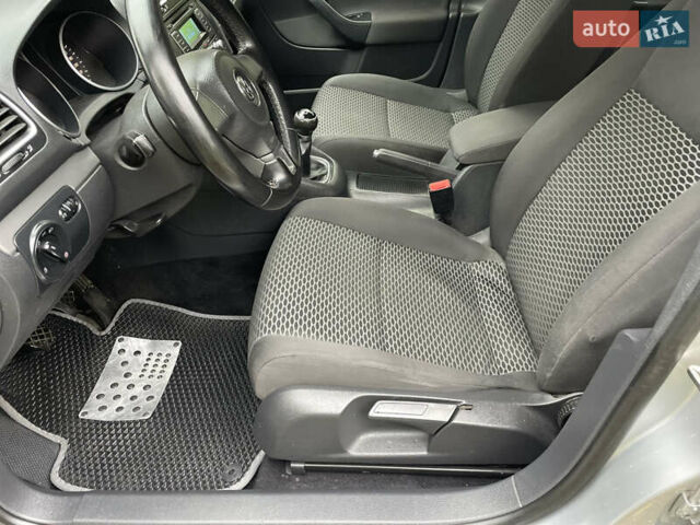 Сірий Фольксваген Гольф, об'ємом двигуна 1.6 л та пробігом 262 тис. км за 7500 $, фото 17 на Automoto.ua