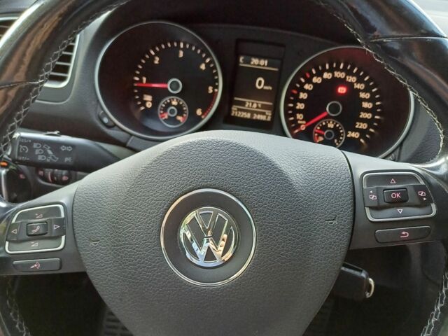 Фольксваген Гольф 2011 в Черновцах на Automoto.ua Серый Фольксваген Гольф, объемом двигателя 2 л и пробегом 218 тыс. км за 7900 $, фото 5 на Automoto.ua