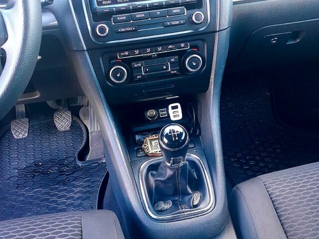 Серый Фольксваген Гольф, объемом двигателя 1.6 л и пробегом 274 тыс. км за 6700 $, фото 2 на Automoto.ua