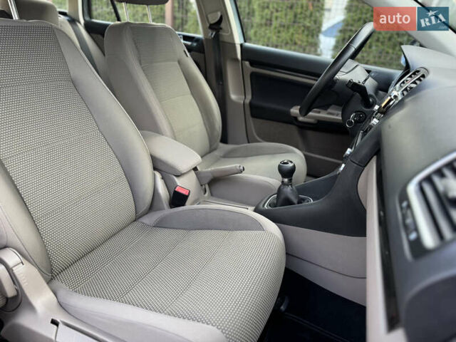 Серый Фольксваген Гольф, объемом двигателя 1.39 л и пробегом 251 тыс. км за 6800 $, фото 26 на Automoto.ua