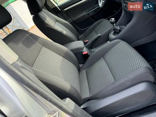 Сірий Фольксваген Гольф, об'ємом двигуна 1.6 л та пробігом 225 тис. км за 8350 $, фото 47 на Automoto.ua