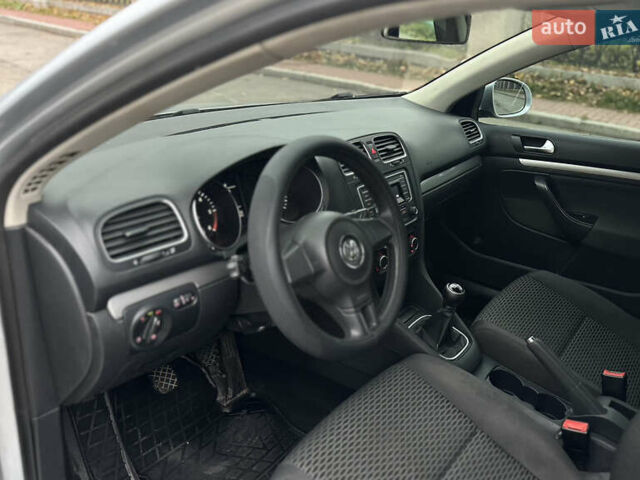 Серый Фольксваген Гольф, объемом двигателя 1.6 л и пробегом 230 тыс. км за 7300 $, фото 1 на Automoto.ua