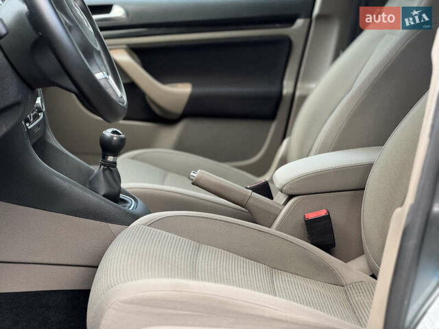 Серый Фольксваген Гольф, объемом двигателя 1.39 л и пробегом 251 тыс. км за 6800 $, фото 18 на Automoto.ua