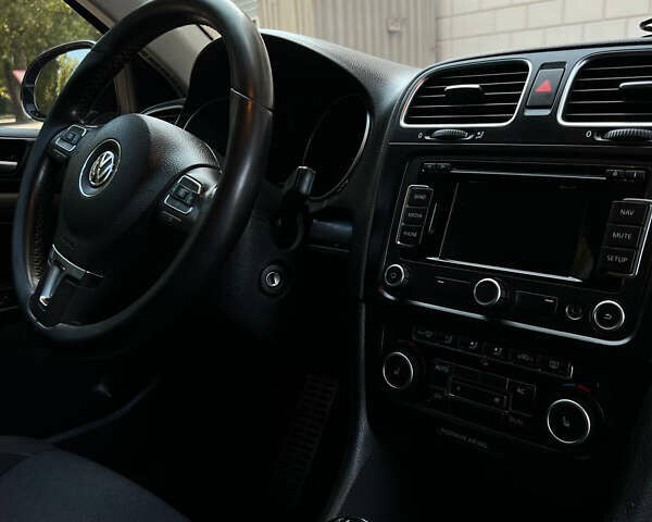 Серый Фольксваген Гольф, объемом двигателя 1.6 л и пробегом 318 тыс. км за 7700 $, фото 14 на Automoto.ua