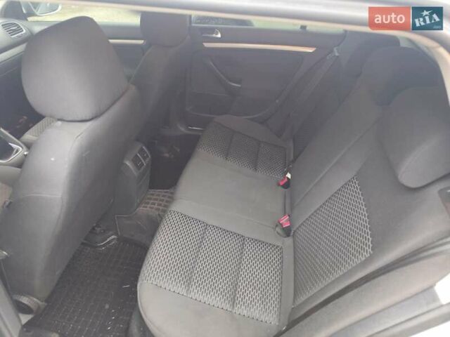 Серый Фольксваген Гольф, объемом двигателя 1.6 л и пробегом 259 тыс. км за 8000 $, фото 25 на Automoto.ua