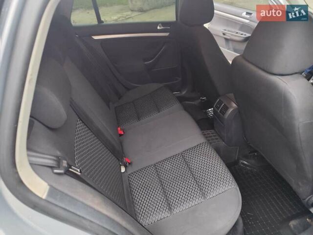 Серый Фольксваген Гольф, объемом двигателя 1.6 л и пробегом 259 тыс. км за 8000 $, фото 15 на Automoto.ua