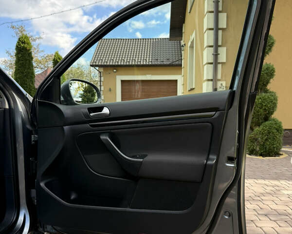 Сірий Фольксваген Гольф, об'ємом двигуна 1.6 л та пробігом 283 тис. км за 7650 $, фото 34 на Automoto.ua