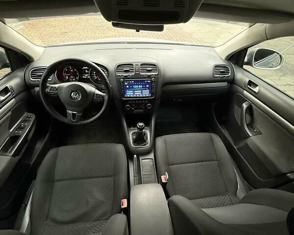 Серый Фольксваген Гольф, объемом двигателя 1.6 л и пробегом 259 тыс. км за 7600 $, фото 16 на Automoto.ua