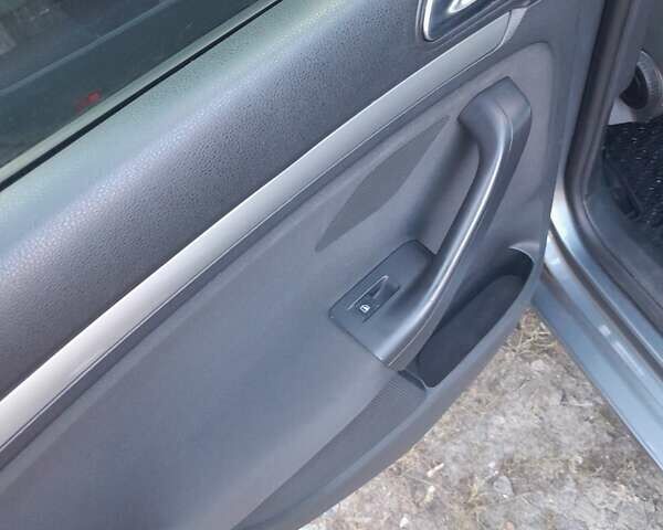 Серый Фольксваген Гольф, объемом двигателя 1.6 л и пробегом 274 тыс. км за 6700 $, фото 6 на Automoto.ua