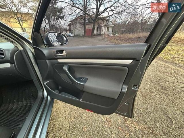 Сірий Фольксваген Гольф, об'ємом двигуна 1.6 л та пробігом 273 тис. км за 8800 $, фото 50 на Automoto.ua