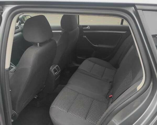 Серый Фольксваген Гольф, объемом двигателя 1.6 л и пробегом 300 тыс. км за 7499 $, фото 12 на Automoto.ua