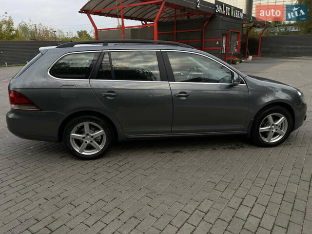 Серый Фольксваген Гольф, объемом двигателя 1.6 л и пробегом 256 тыс. км за 7950 $, фото 1 на Automoto.ua