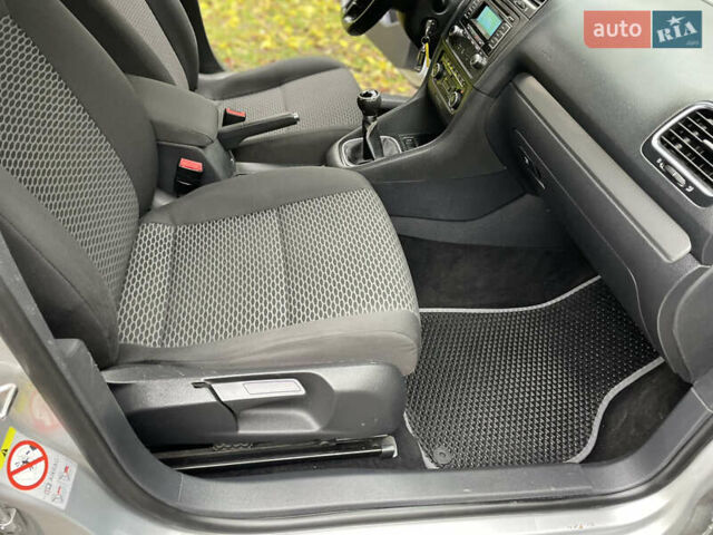 Сірий Фольксваген Гольф, об'ємом двигуна 1.6 л та пробігом 262 тис. км за 7500 $, фото 23 на Automoto.ua