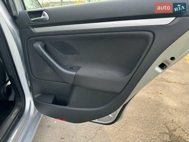 Сірий Фольксваген Гольф, об'ємом двигуна 1.6 л та пробігом 225 тис. км за 8350 $, фото 29 на Automoto.ua