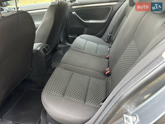 Серый Фольксваген Гольф, объемом двигателя 1.6 л и пробегом 235 тыс. км за 7750 $, фото 21 на Automoto.ua