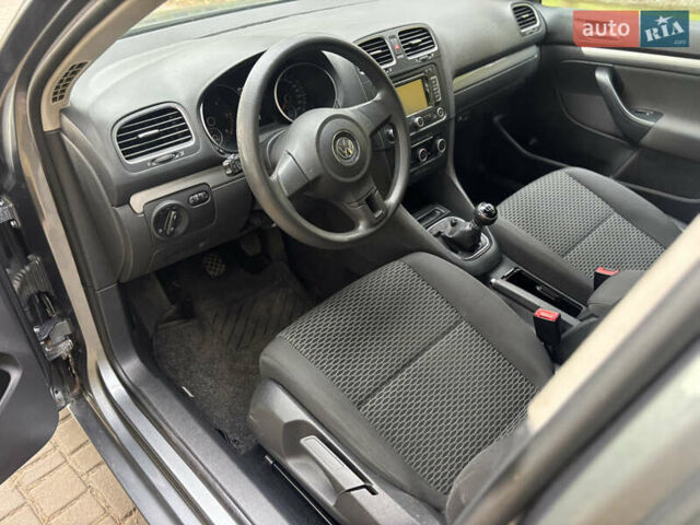 Серый Фольксваген Гольф, объемом двигателя 1.6 л и пробегом 235 тыс. км за 7750 $, фото 14 на Automoto.ua