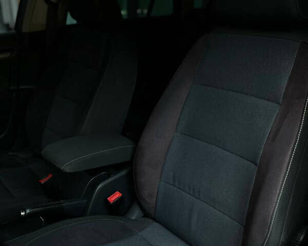 Серый Фольксваген Гольф, объемом двигателя 1.6 л и пробегом 318 тыс. км за 7700 $, фото 23 на Automoto.ua