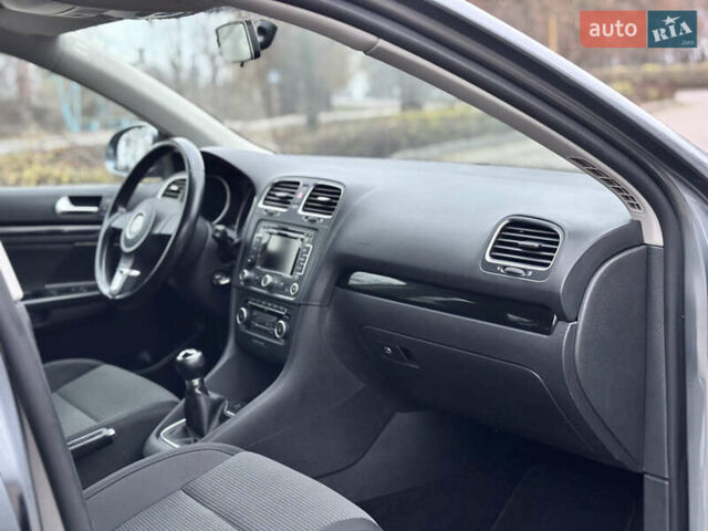Серый Фольксваген Гольф, объемом двигателя 1.6 л и пробегом 248 тыс. км за 8099 $, фото 28 на Automoto.ua