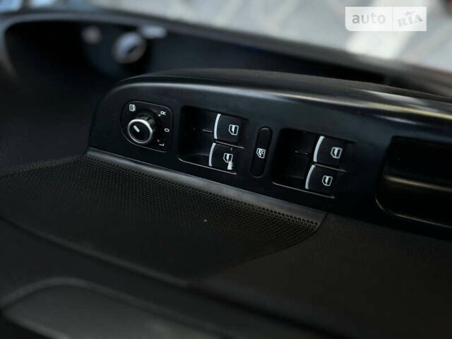 Серый Фольксваген Гольф, объемом двигателя 1.6 л и пробегом 318 тыс. км за 7700 $, фото 16 на Automoto.ua