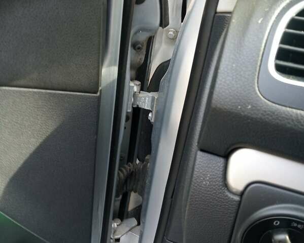 Серый Фольксваген Гольф, объемом двигателя 1.6 л и пробегом 193 тыс. км за 7400 $, фото 4 на Automoto.ua