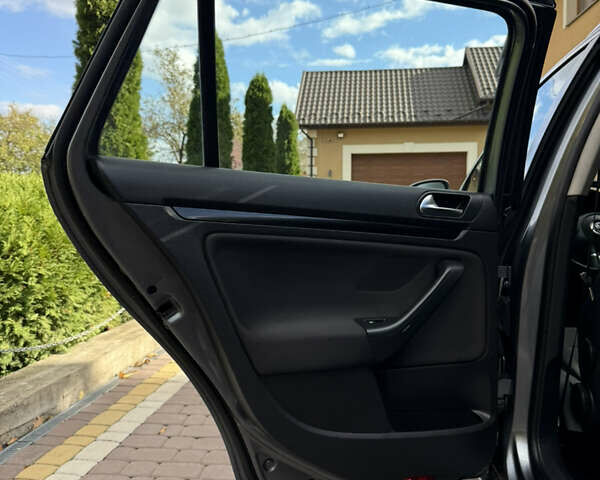 Сірий Фольксваген Гольф, об'ємом двигуна 1.6 л та пробігом 283 тис. км за 7650 $, фото 22 на Automoto.ua