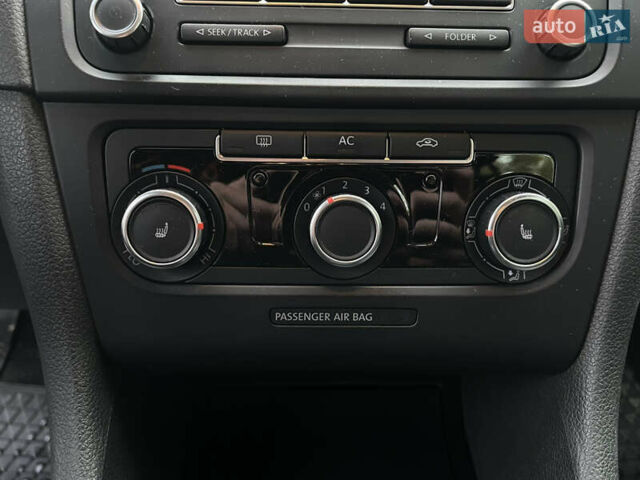 Серый Фольксваген Гольф, объемом двигателя 1.6 л и пробегом 256 тыс. км за 7950 $, фото 18 на Automoto.ua