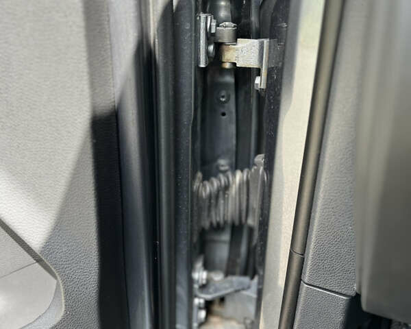 Сірий Фольксваген Гольф, об'ємом двигуна 1.6 л та пробігом 307 тис. км за 8700 $, фото 27 на Automoto.ua